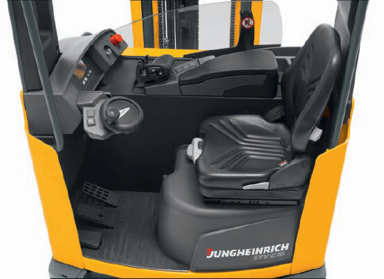 jh-etvc16-reach-truck-interior-ergo